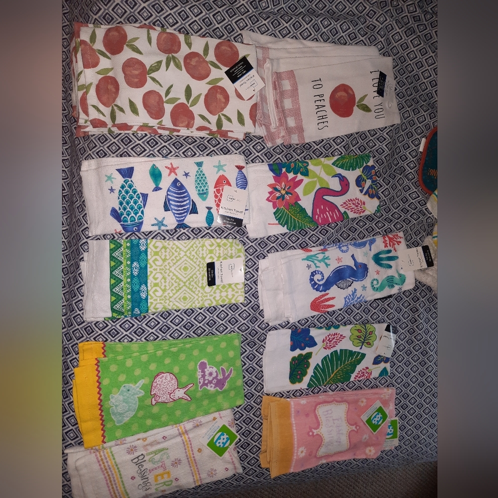 Pot holders, oven mits and kitchen towels